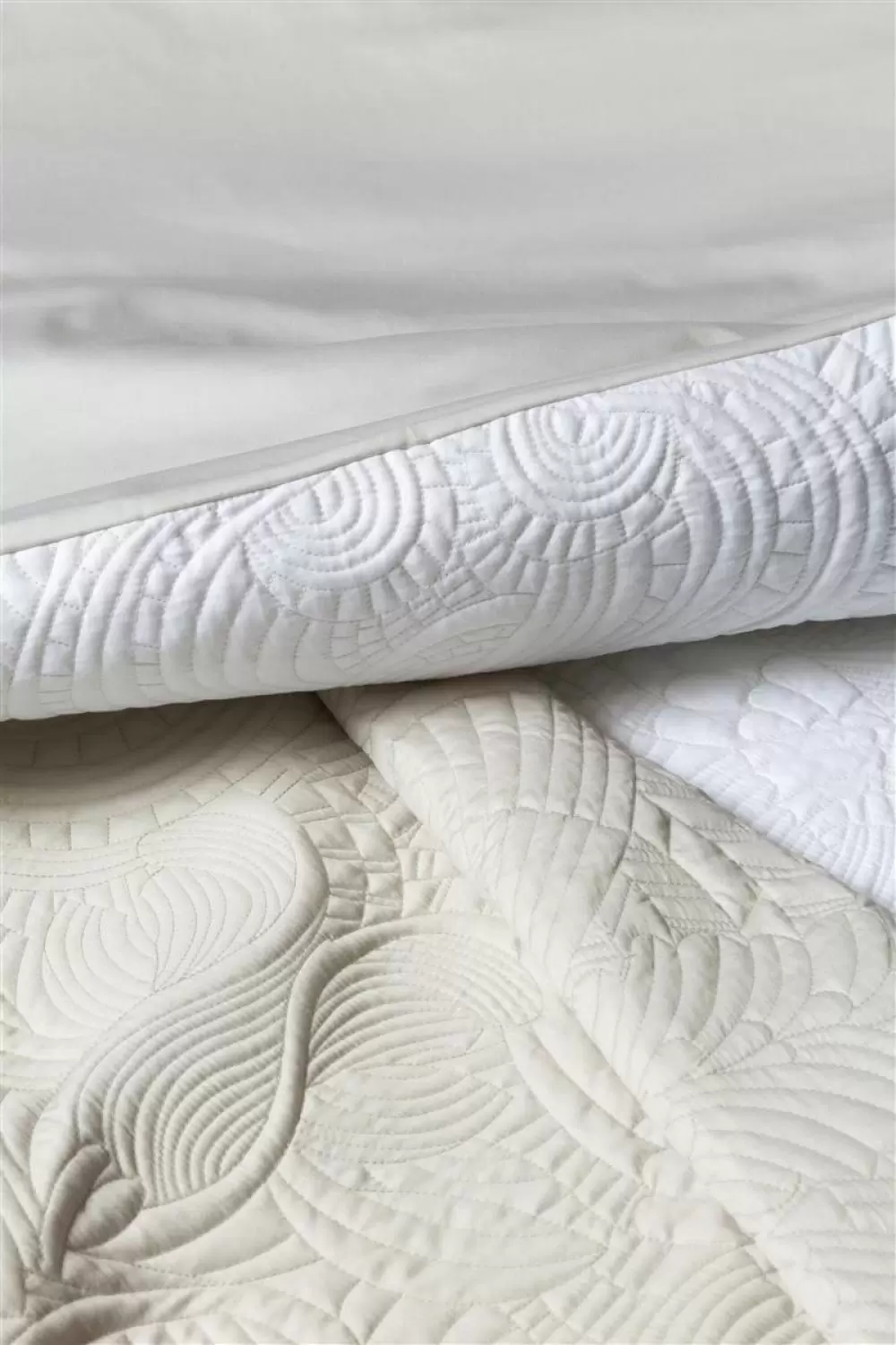 Imagine pt. Pătură Embroidered Dodo Pavone