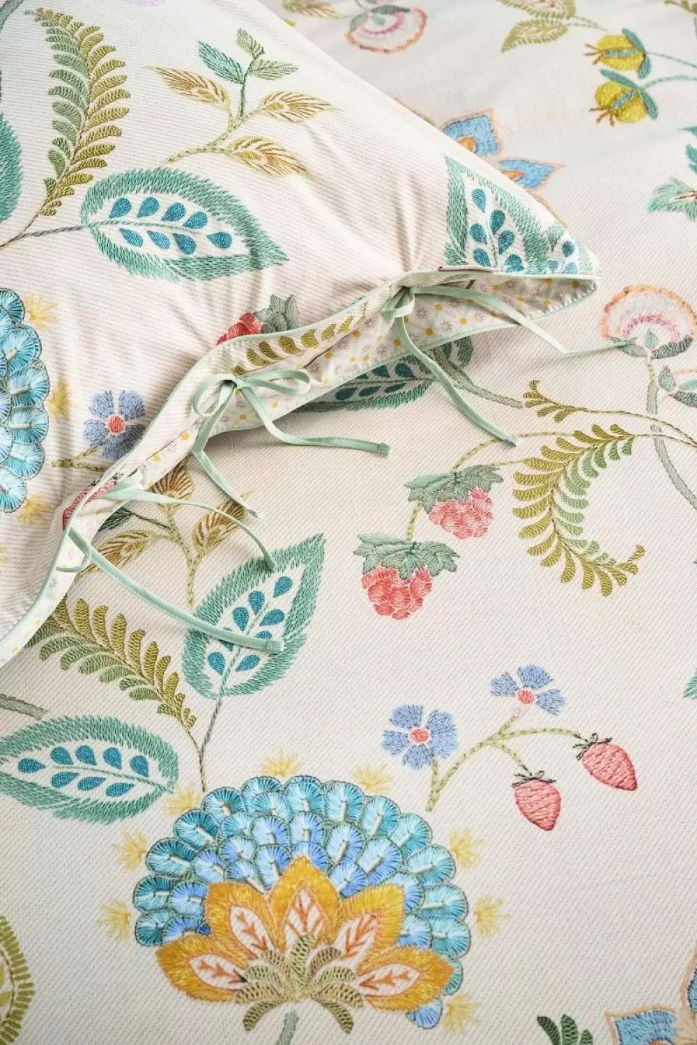 Image of Buenas Tardes Sheets Bedding