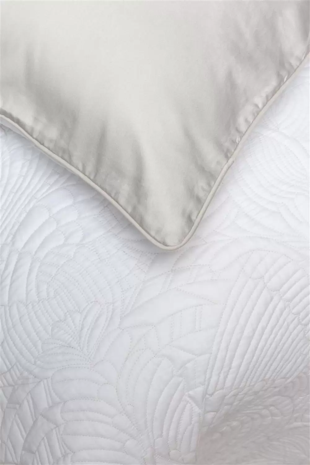Imagine pt. Lenjerie de pat Embroidered Dodo Pavone