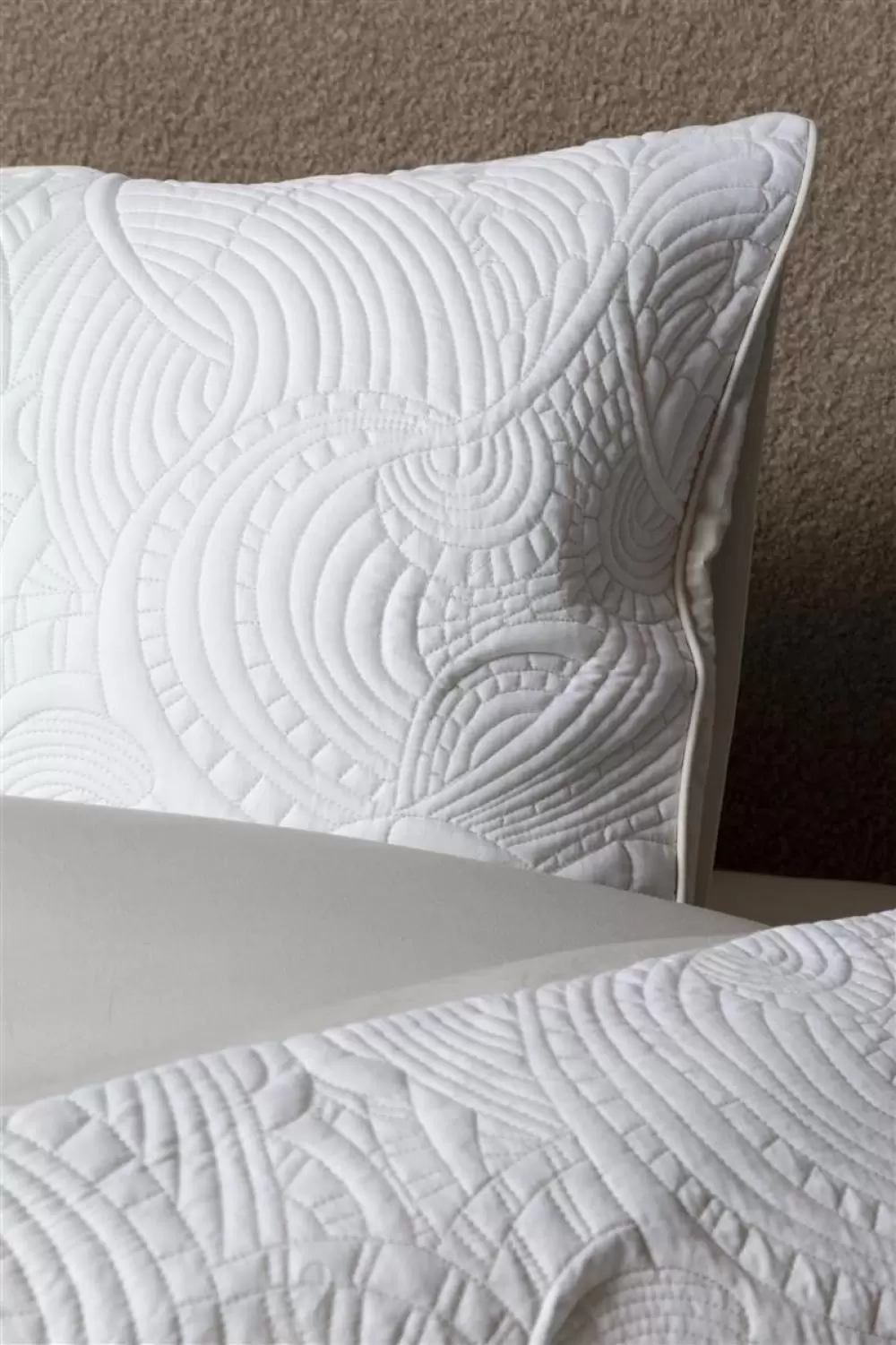 Imagine pt. Lenjerie de pat Embroidered Dodo Pavone