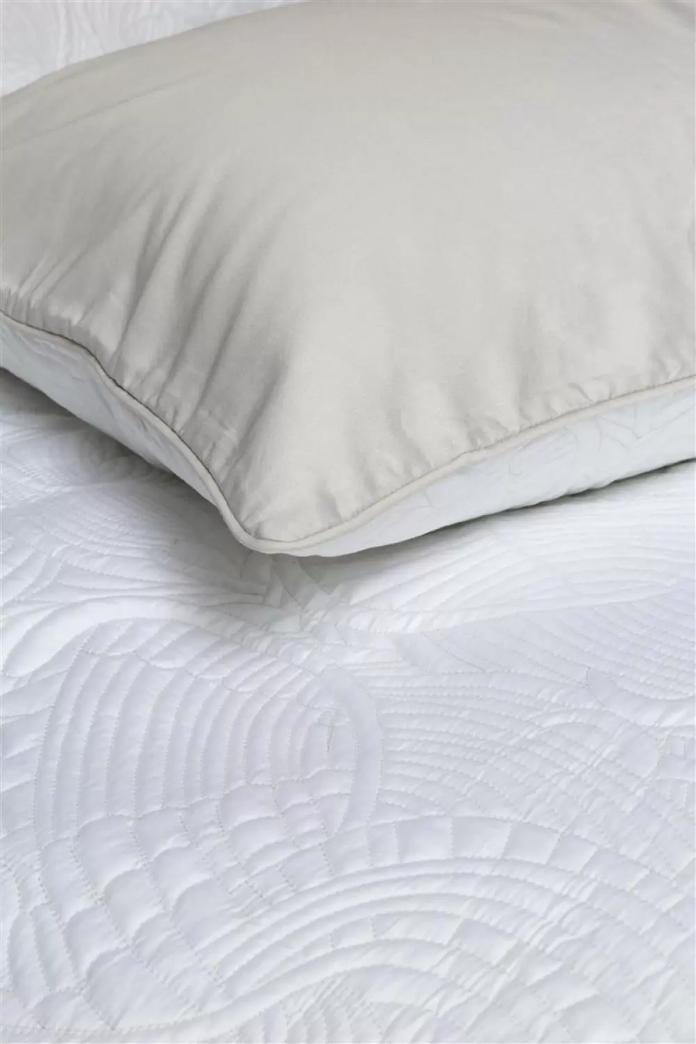Imagine pt. Lenjerie de pat Embroidered Dodo Pavone