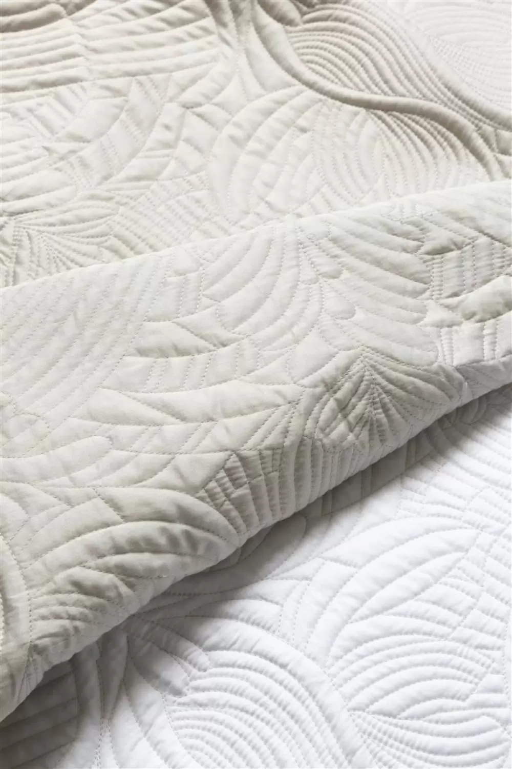 Imagine pt. Lenjerie de pat Embroidered Dodo Pavone