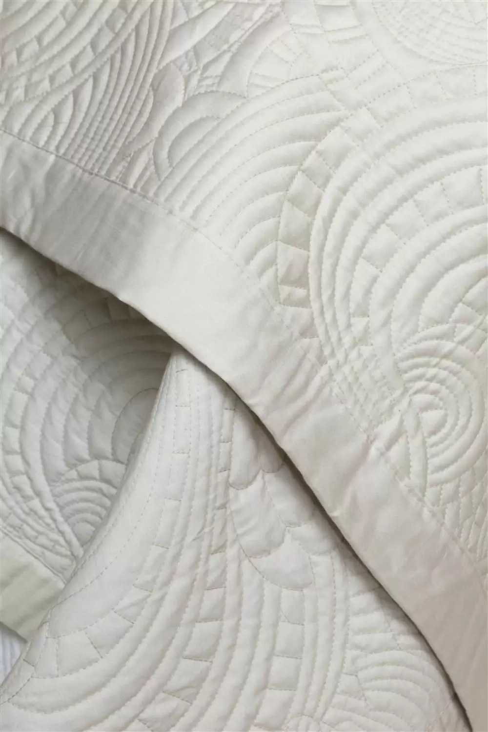 Imagine pt. Lenjerie de pat Embroidered Dodo Pavone